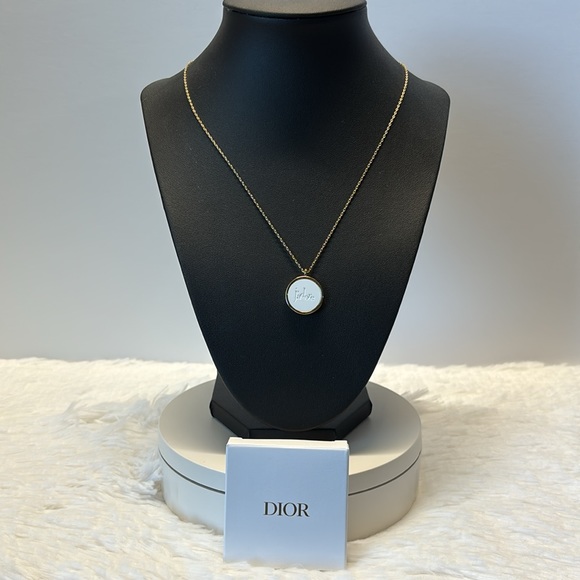 ❤️ Dior Perfumed Ceramic Medallion - Picture 11 of 11